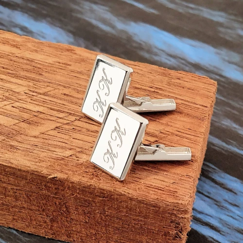 srebrne- prostokątne spinki do mankietów z grawerem na prezent okazji I Komunii Świętej