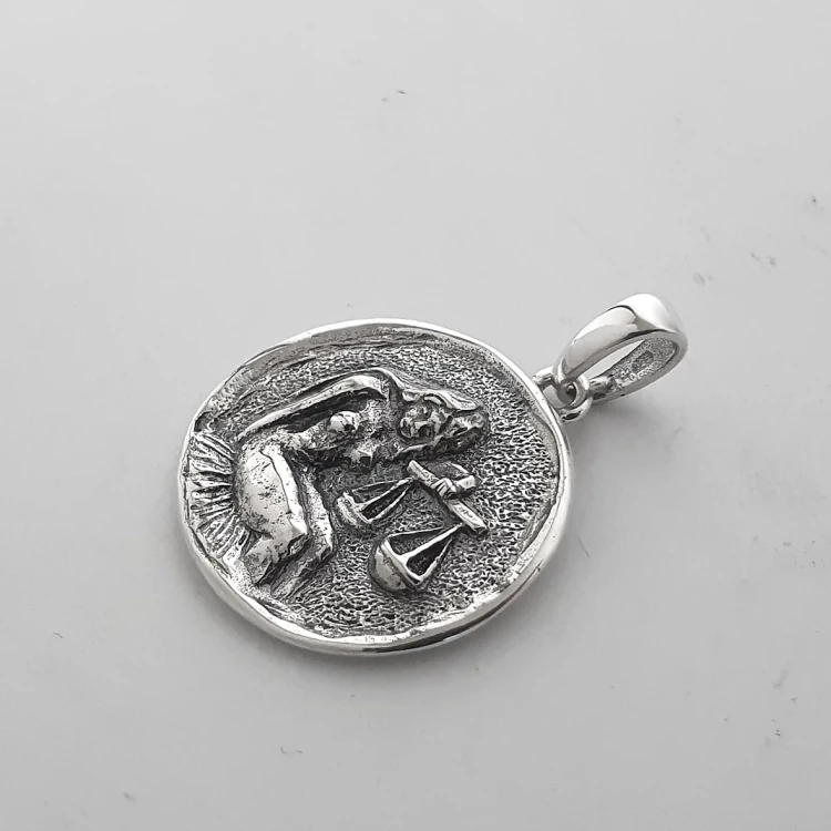 srebrna-zawieszka-zodiak-waga-z-grawerem.webp