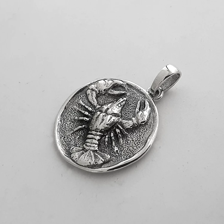 srebrna-zawieszka-zodiak-rak-z-grawerem.webp
