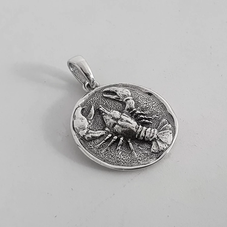 srebrny-wisiorek-znak-zodiaku-rak-personalizowany.webp