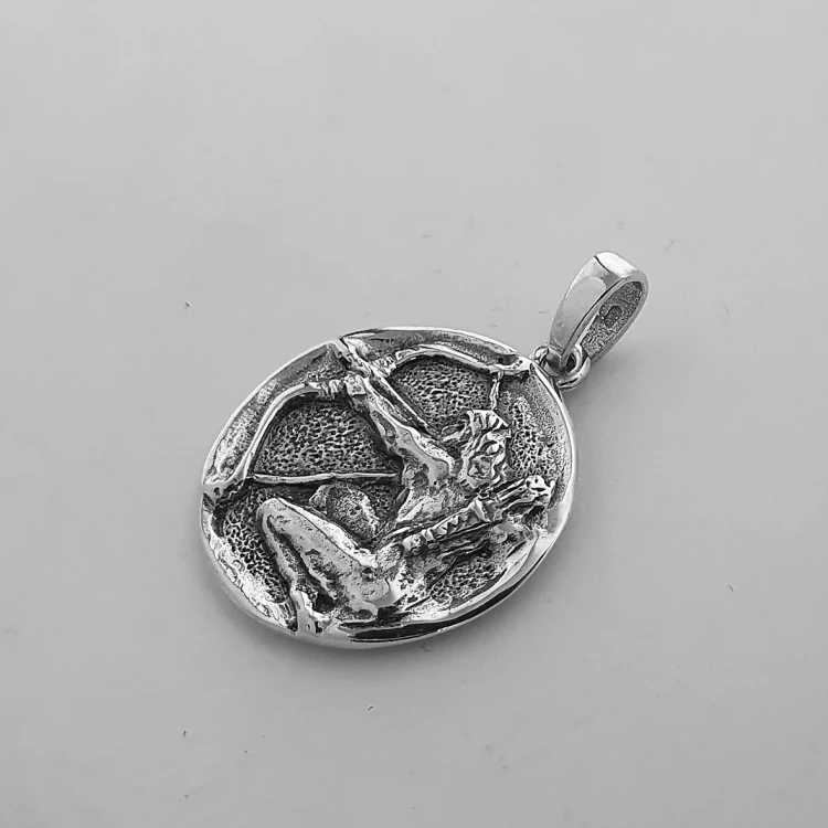 srebrna-zawieszka-zodiak-strzelec-z-grawerem.webp