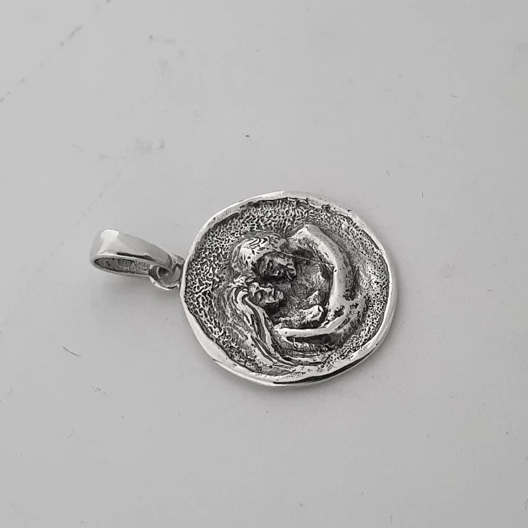 srebrny-wisiorek-znak-zodiaku-bliznieta-personalizowany.webp