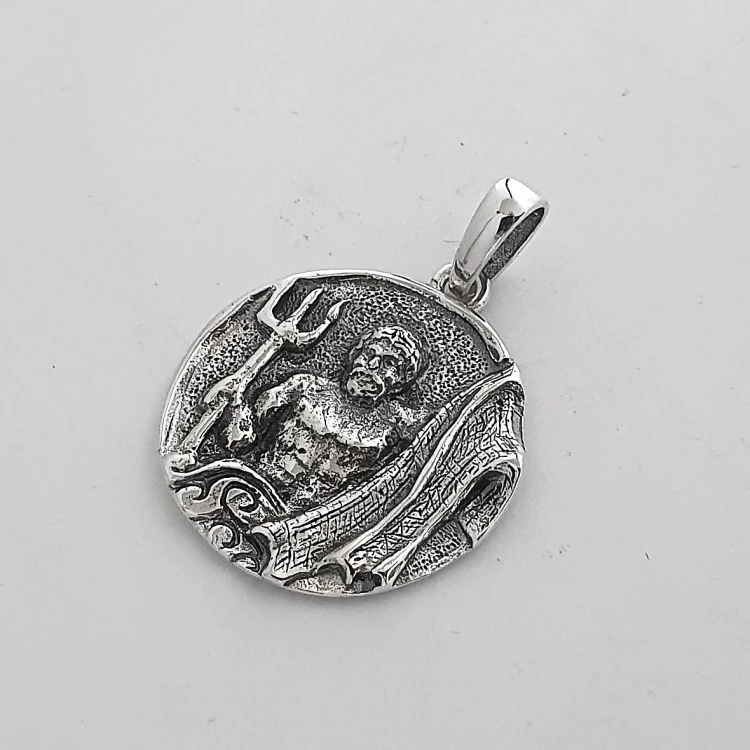 srebrna-zawieszka-zodiak-wodnik-z-grawerem.webp