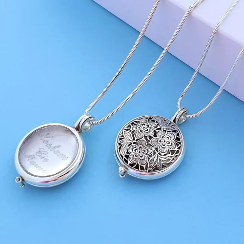 Srebrny sekretnik kwiatki otwierany wisiorek damski z grawerunkiem na prezent