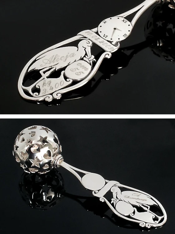 Srebrna grzechotka Bocian grawerowany prezent na chrzest święty dla dziewczynki