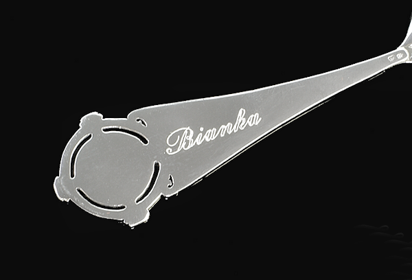 srebrna łyżeczka prezent od chrzestnych z okazji chrztu świętego