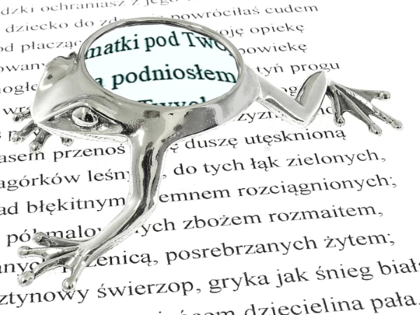 Lupa w kształcie żaby - gadżet ze srebra