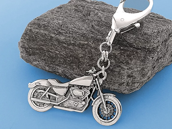 Srebrny breloczek motor chopper z indywidualnym grawerunkiem na prezent