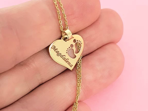 Personalizowany wisiorek serce z imieniem dziecka dla mamy