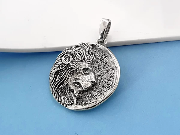 Grawerowanz zawieszka męska - srebrny znak zodiaku Lew